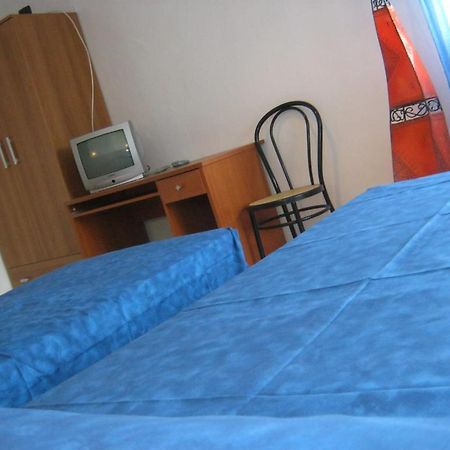 Don Carlos Hotel Buscate Room photo