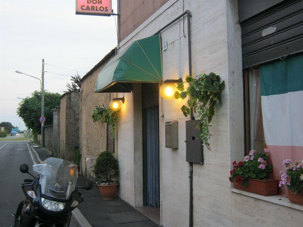 Don Carlos Hotel Buscate Exterior photo