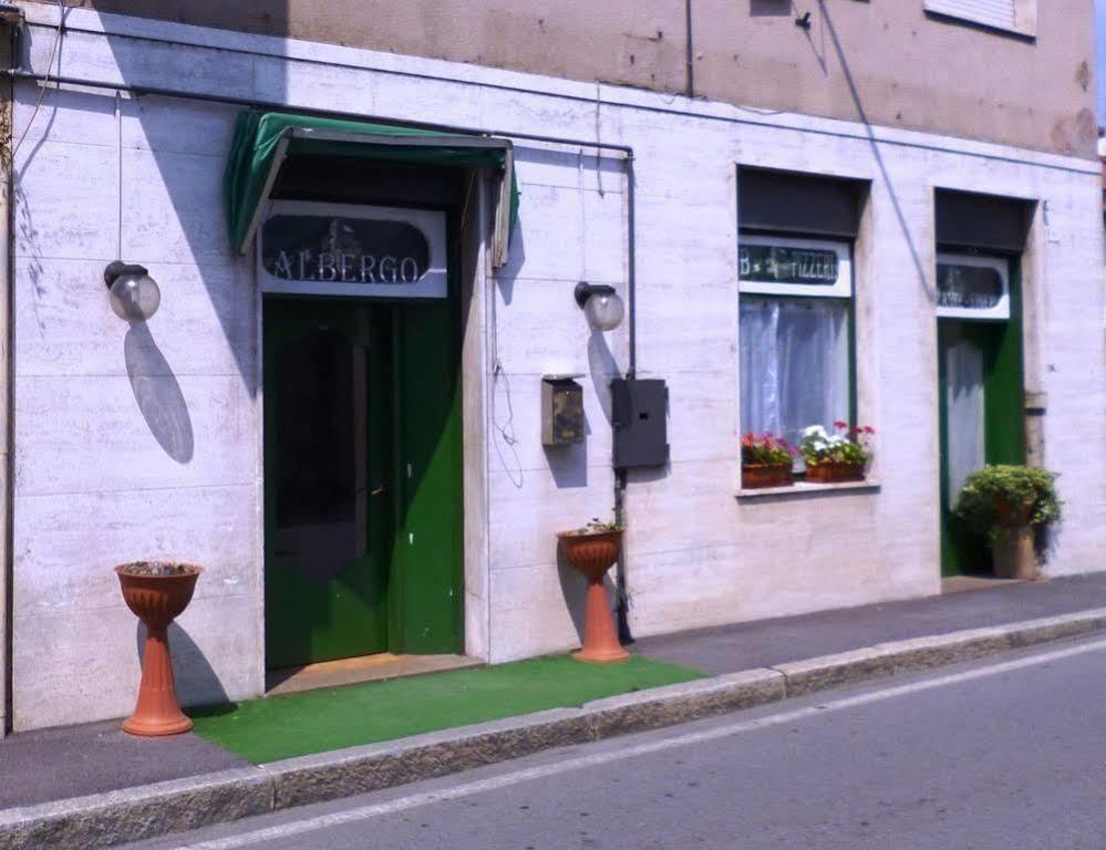 Don Carlos Hotel Buscate Exterior photo